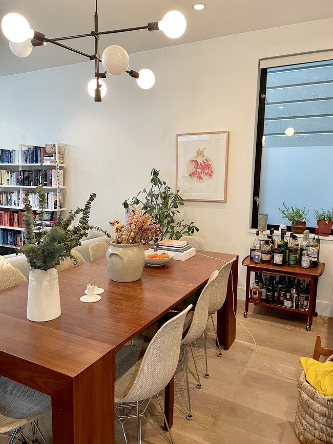 Building Photo - 1432 Grove St