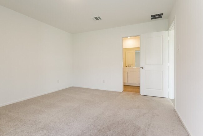 Foto del edificio - 16118 Hatton Dr