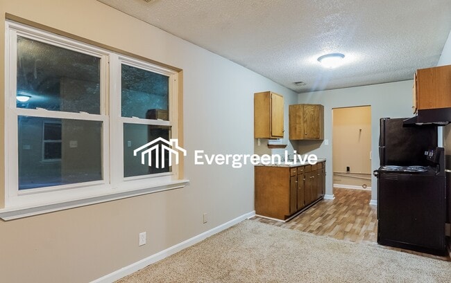 Building Photo - 541 Westchester Dr