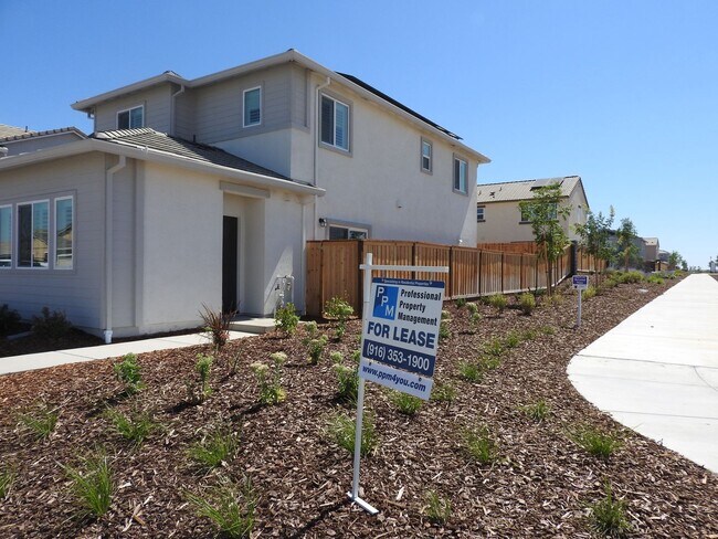 Building Photo - Brand new home with Next-generational living.