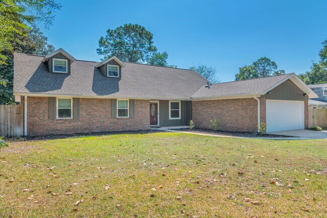 Foto del edificio - 646 Country Club Ave NE