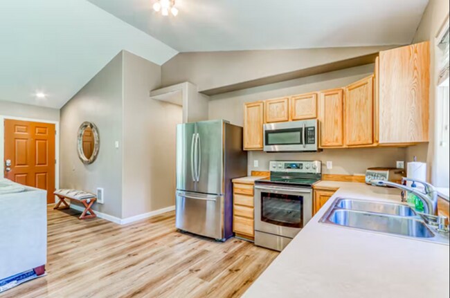 Foto del edificio - Fabulous Three Rivers Home on 1/2 acre!