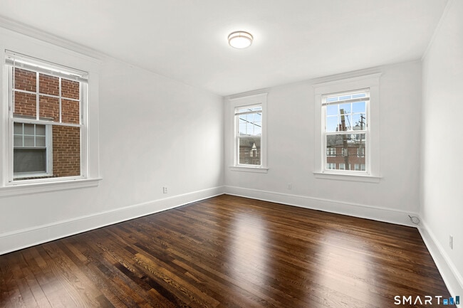 Building Photo - 155 Elm St