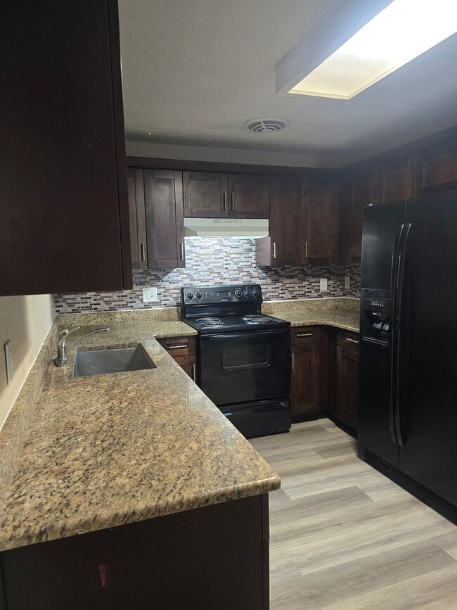 Building Photo - 1001 N Bracewell Dr