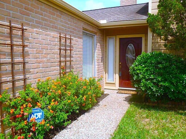 Building Photo - 2223 Kinbrook Dr