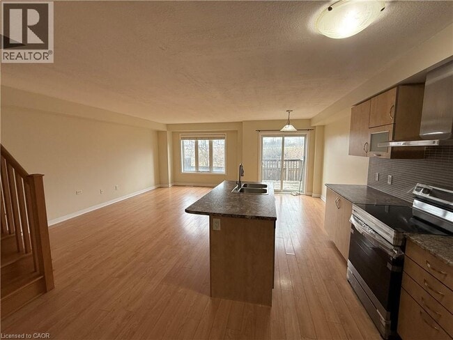 Building Photo - 148 Crafter Cres