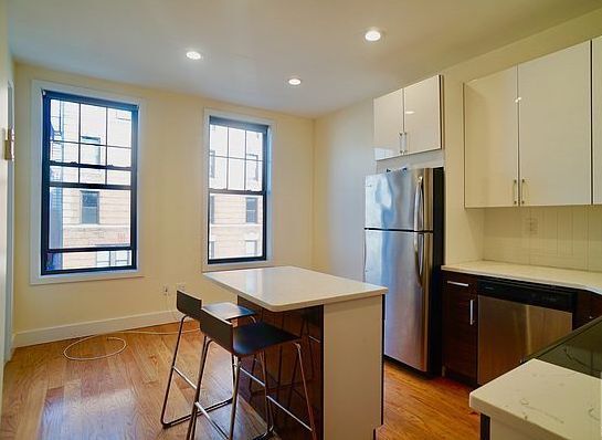 Foto principal - 386 E 23rd St