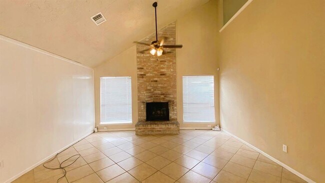 Building Photo - 4718 Reynaldo Dr