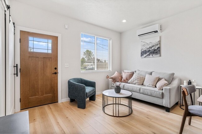 Building Photo - $2,500 - 3 Bed / 2 Bed Brand New Construct...