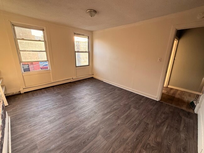 Building Photo - 379 Straight St