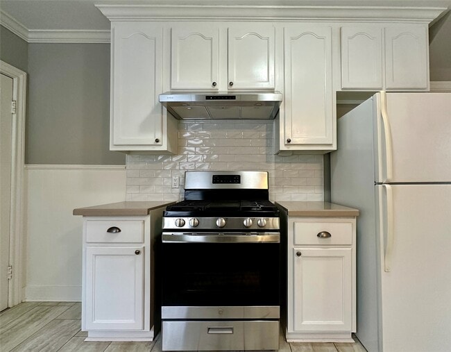 Building Photo - 4004 Julian St