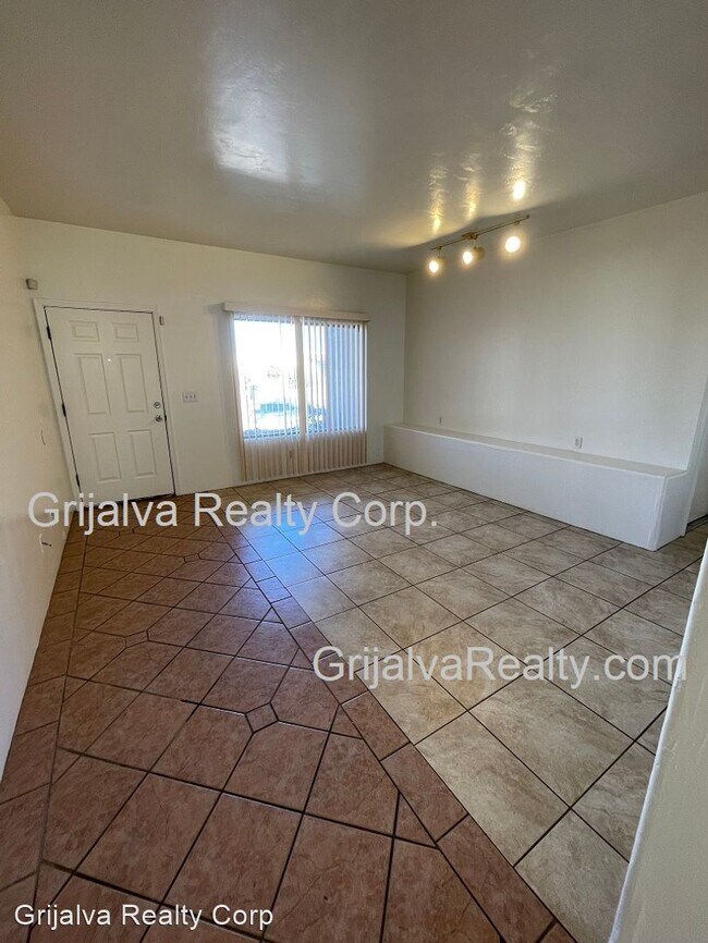 3 br, 2 bath House - 553 W. Mossman Rd photo'