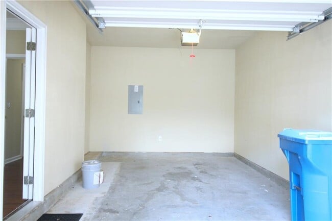 Foto del edificio - 3915 Howell Park Rd