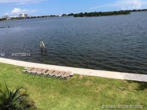 Foto del edificio - 11950 N Bayshore Dr