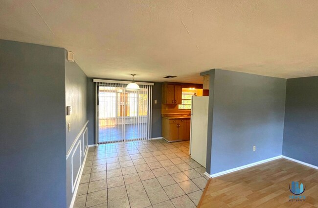 Building Photo - 2 bedroom, 1 bath, 1 car garage house with covered patio in Port Richey  *Available NOW*