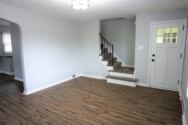 Building Photo - 478 Serpentine Dr