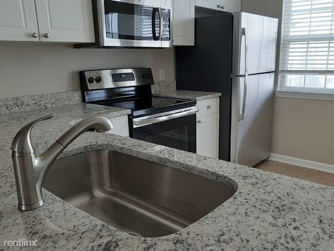 Foto del edificio - 620 Sailbrooke Ct