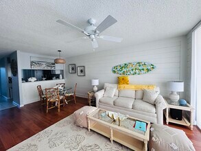 Building Photo - 353 S US Hwy 1