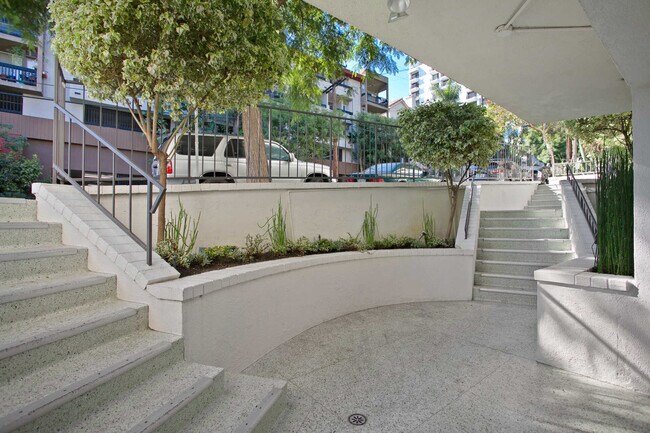 Building Photo - 960 Larrabee St