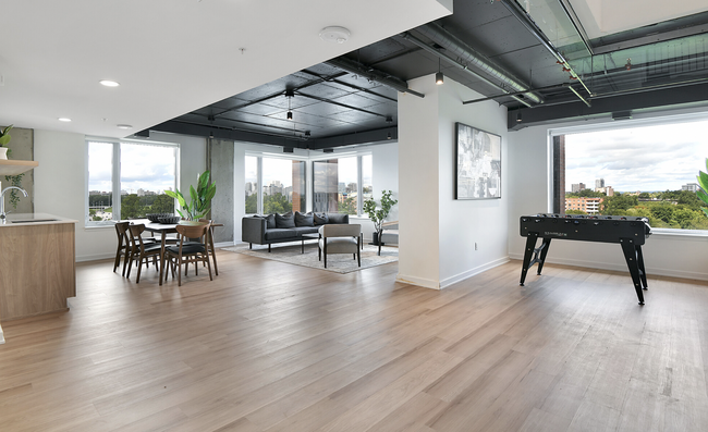 AMENITY ROOM - 36 Robinson Av