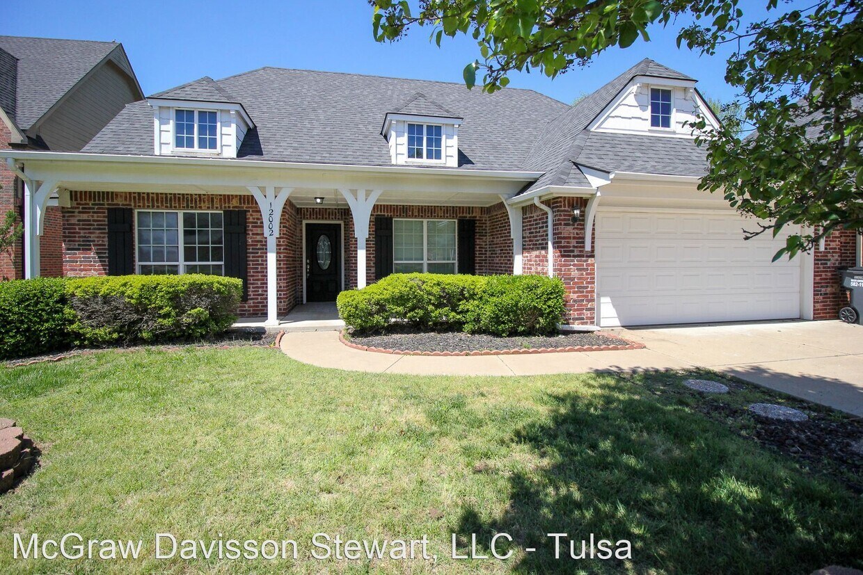6 br, 3 bath House 12002 S. Vine St House for Rent in Jenks, OK