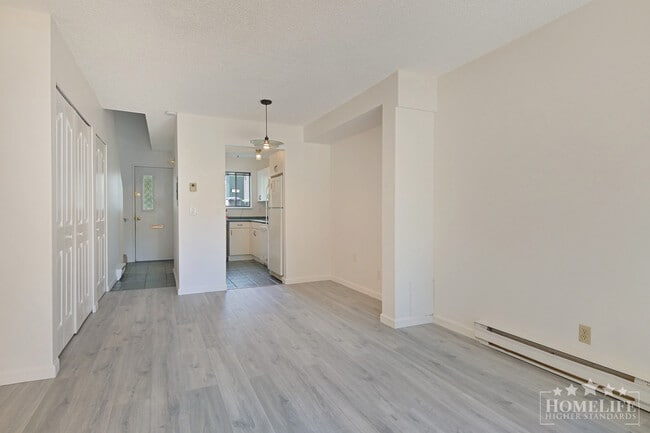 Building Photo - Spacious 2 Bedroom Townhouse with Private Fenced Deck at Hyland Creek Estates