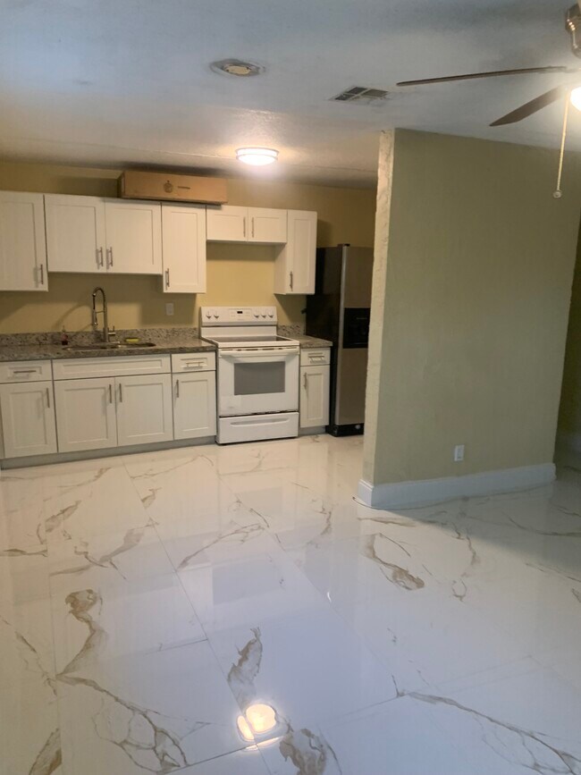 Foto del edificio - 3000 NW 11th St