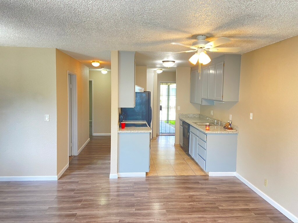 Primary Photo - 725 Auburn Pl