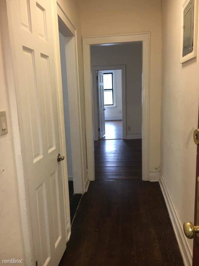 Building Photo - 2 br, 1 bath  - 1111 46th Ave