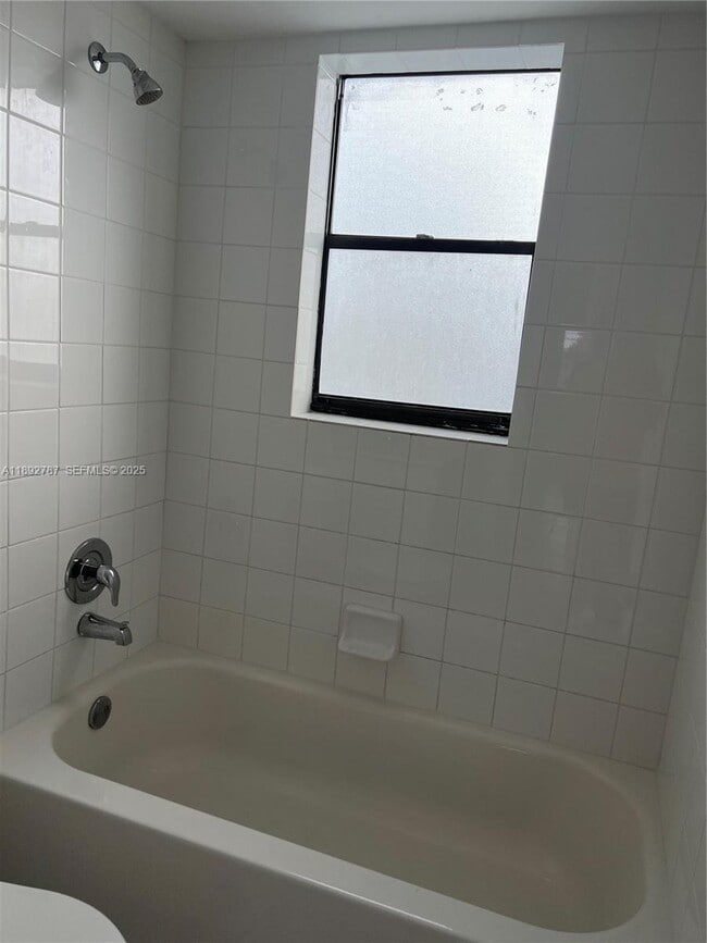 Building Photo - 500 NE 2nd St