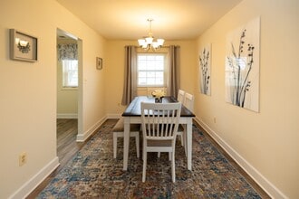Building Photo - Rockdale Gardens Apartments & Townhomes*
