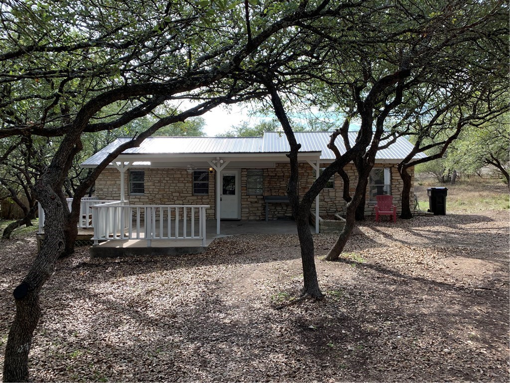 Primary Photo - 909 Springlake Dr
