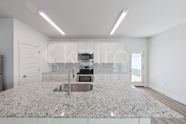 Building Photo - 8025 Hendrick Dr