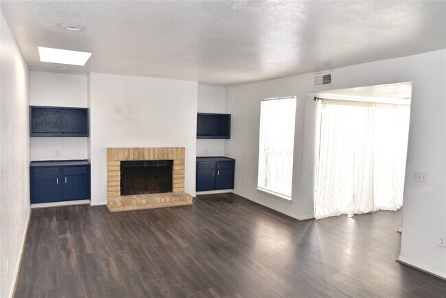 Building Photo - 9809 Richmond Ave
