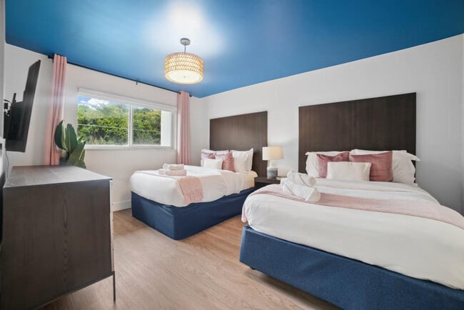 Building Photo - 911 NE 4th St