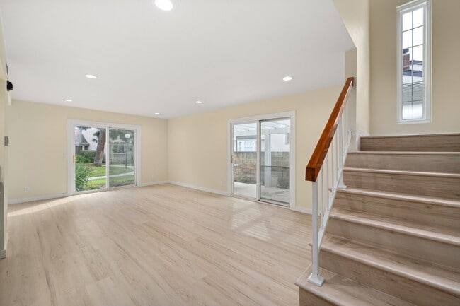Building Photo - 306 Dolores Cir