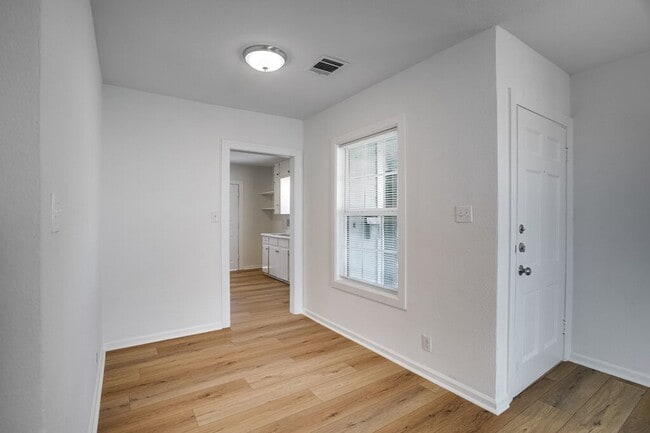 Foto del edificio - 2933 Moss St