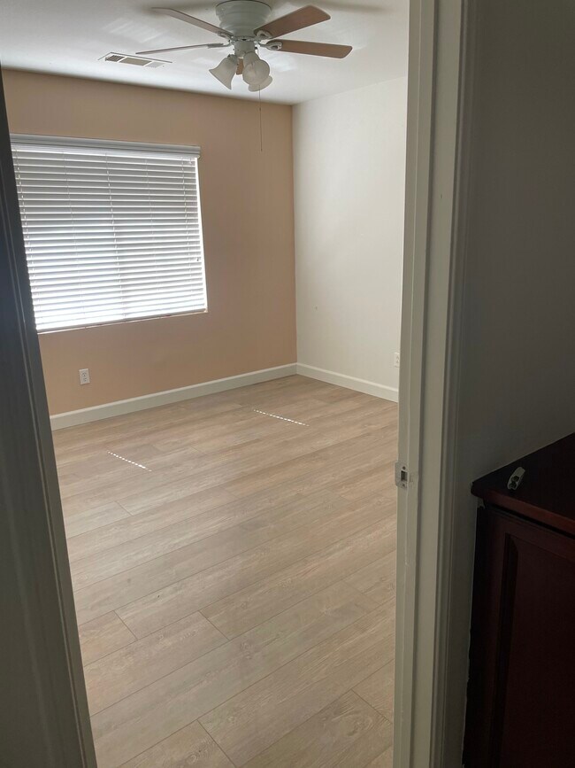 Foto del edificio - 44220 48th St W