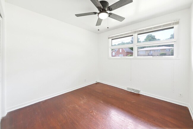 Foto del edificio - 3407 Batavia St