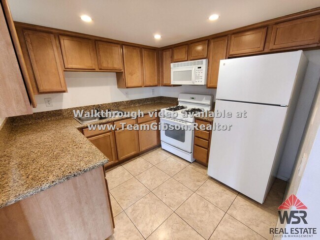 Foto del edificio - 1 Bedroom, Upstairs Condo