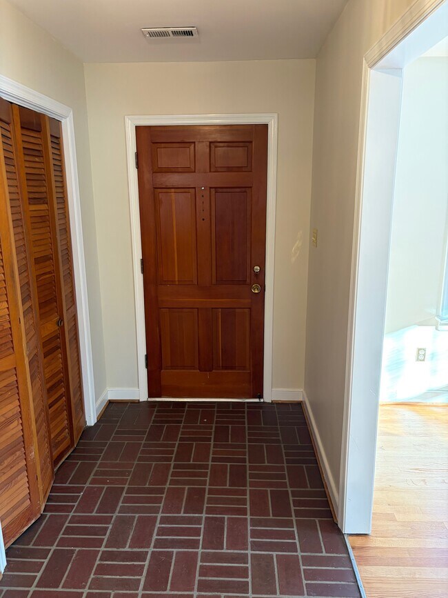 Building Photo - 9150 Gregory Dr