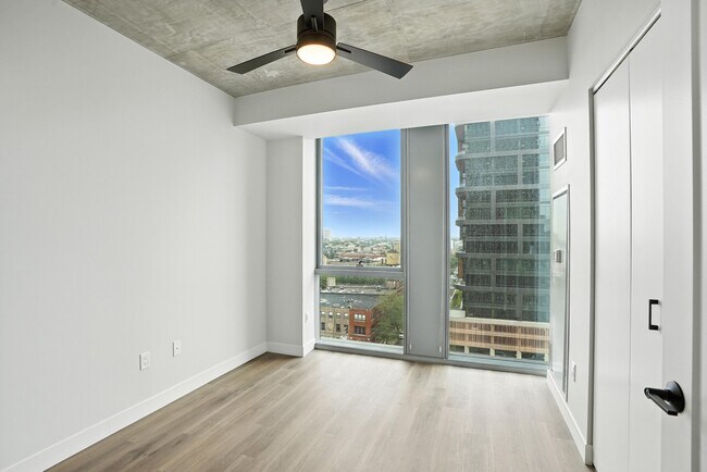 Foto del edificio - 1103 W Lake St