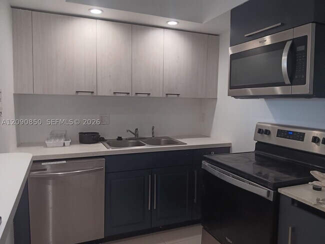 Foto del edificio - 4174 Inverrary Dr