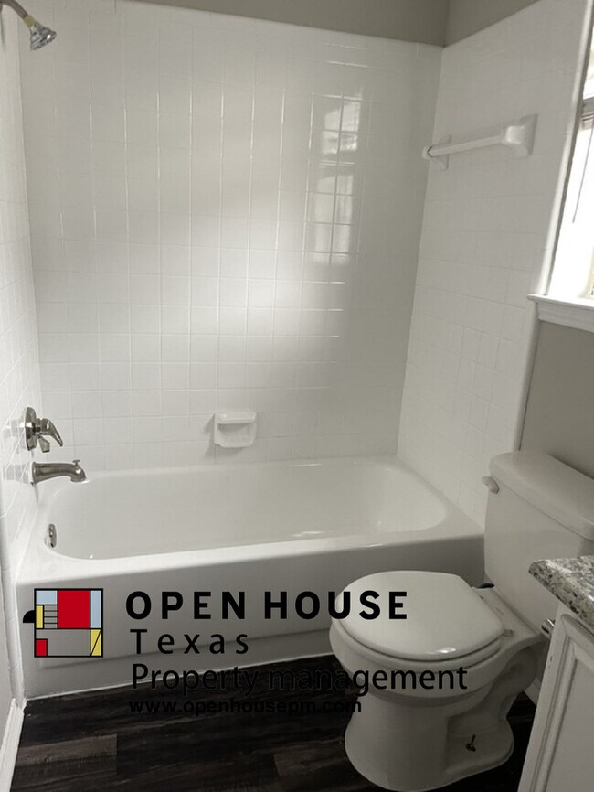 Foto del edificio - 5305 Tennis Villa Dr, Arlington