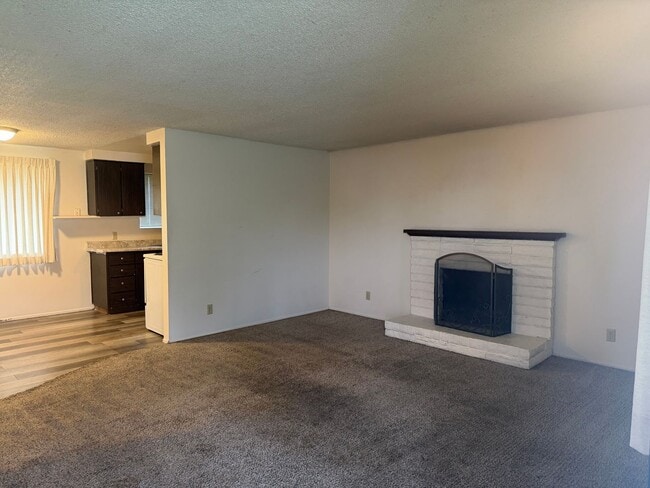 Building Photo - Springfield Home