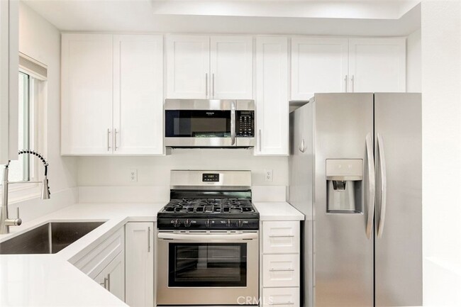 Building Photo - 37 Brisa Del Lago