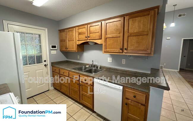 Foto del edificio - 60 Tanner Cove