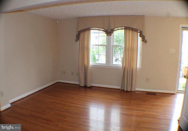 Foto del edificio - 8008 Tyson Oaks Cir