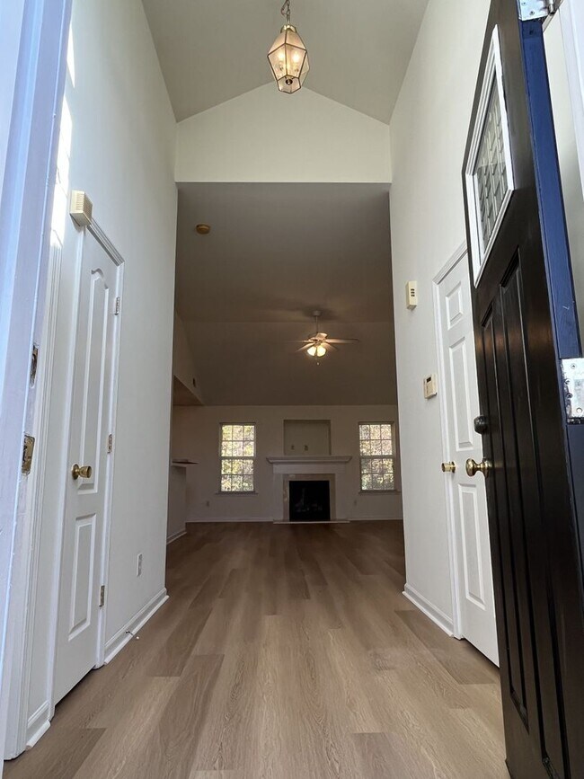 Building Photo - 3 Bed Ranch Home in East Charlotte