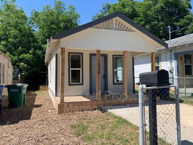 Photo - 1530 E Crockett St House